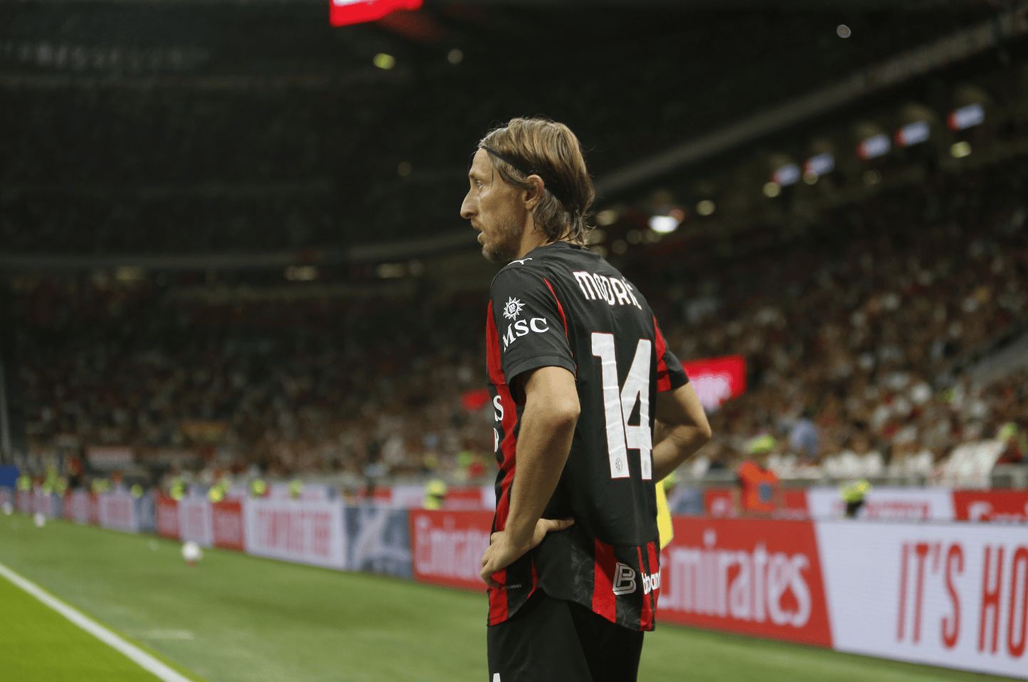 关于AC米兰绝地反击意大利，德布劳内送出助攻的信息