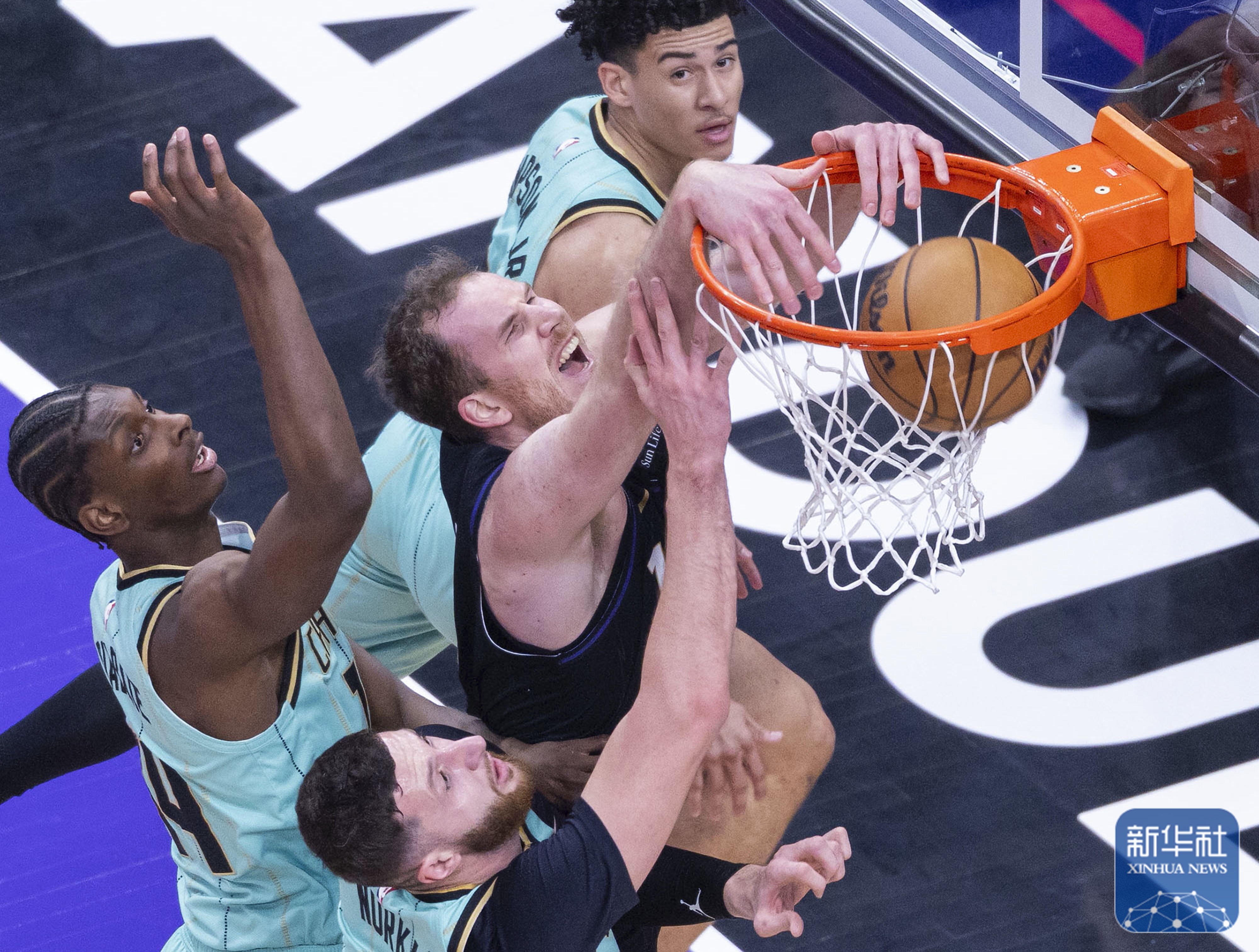 黄蜂主场完胜开拓者，取得四连胜