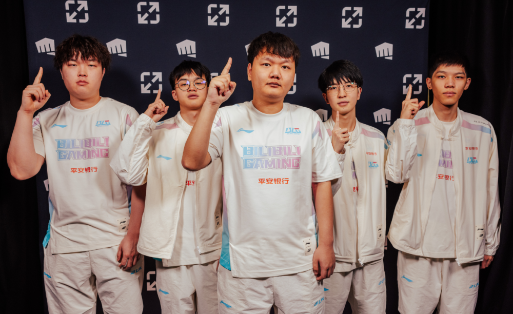 包含BLG险胜GEN，Bin完成帽子戏法的词条