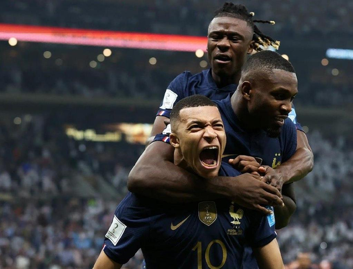 中国横扫摩洛哥，科曼完成帽子戏法的简单介绍